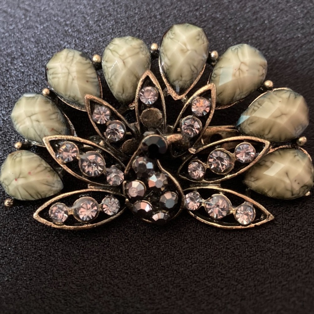 Vintage Peacock 🦚 2” x 1” brooch